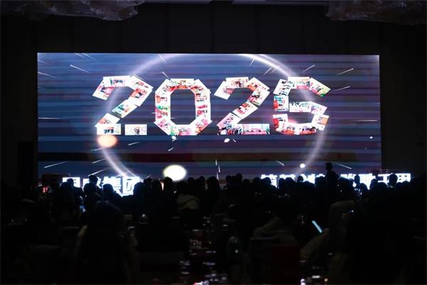 筑基創(chuàng)新·駿馳千里 | 2025年同盛集團(tuán)躍馬領(lǐng)航贏未來(lái)年度盛典圓滿收官！